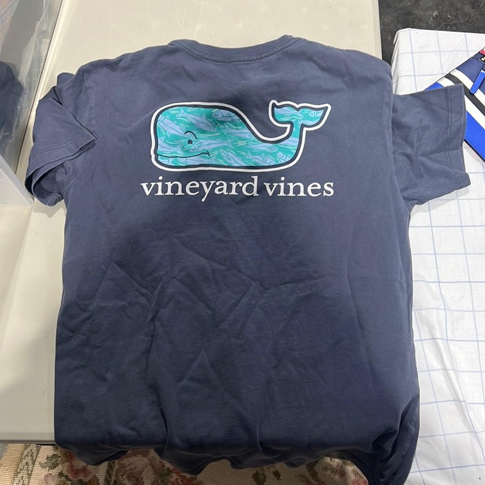 Vineyard vines tee